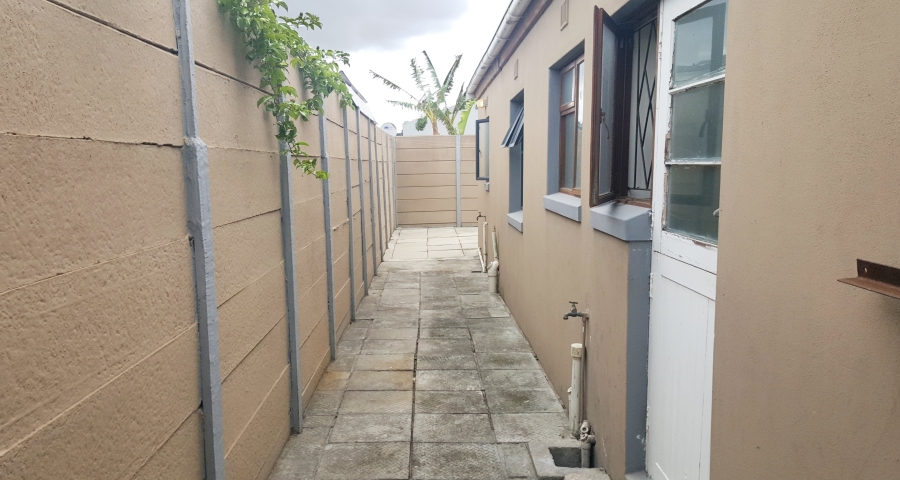 To Let 1 Bedroom Property for Rent in Wetton Western Cape